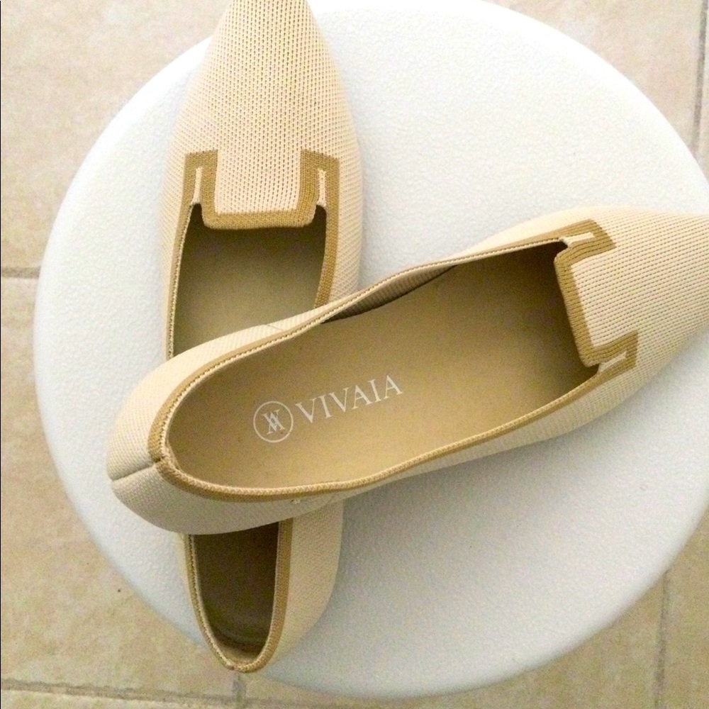 Vivaia Pointed Toe Patterned Flats Size 10.